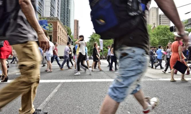 Δείτε πόσο έχετε γεράσει από τον τρόπο που… περπατάτε